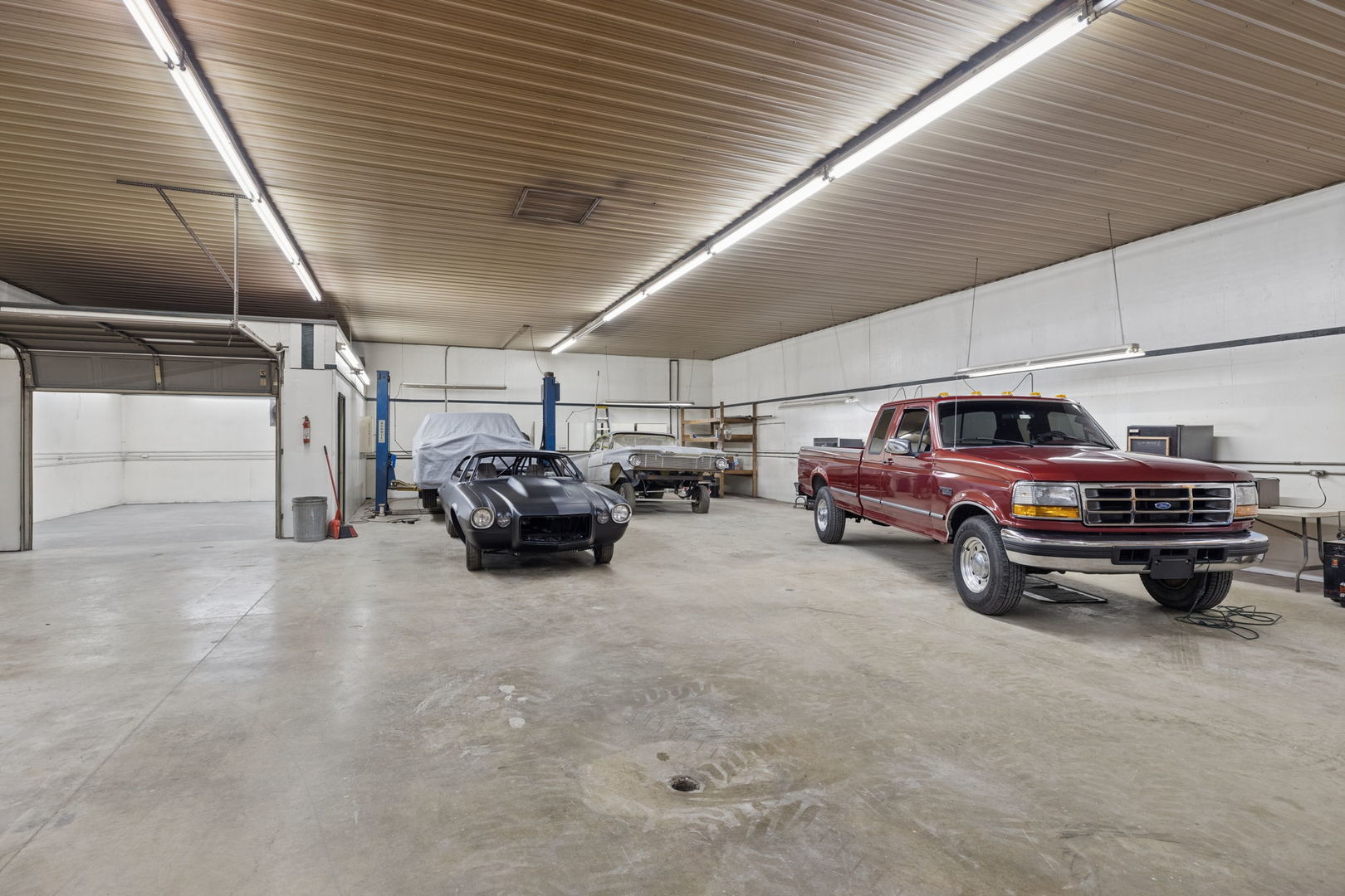 15334 West 3000N Road Essex, IL 60935 - Photo 36 of 42 a view of cars parked in a parking