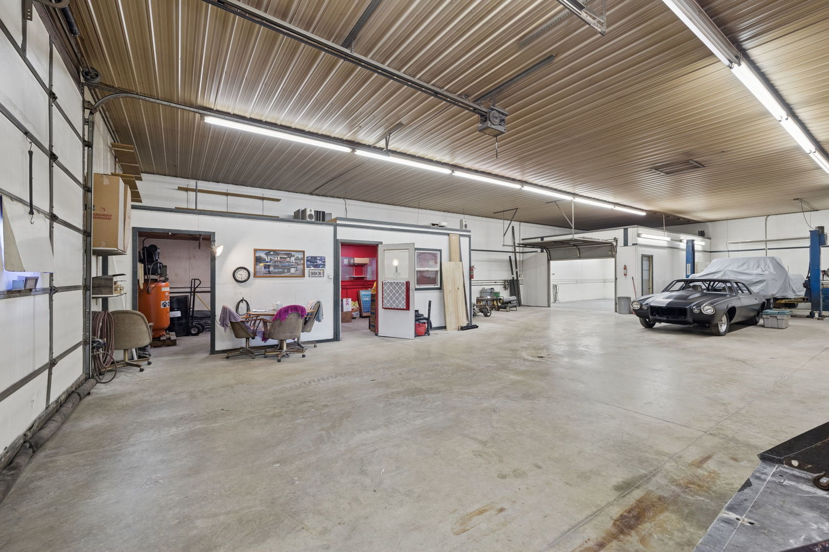 15334 West 3000N Road Essex, IL 60935 - Photo 39 of 42 a view of parking garage with cars