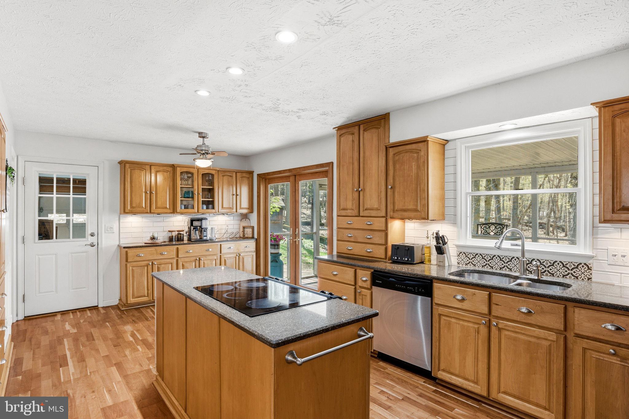 662 Shannon Road Boiling Springs, PA 17007 - Photo 19 of 50