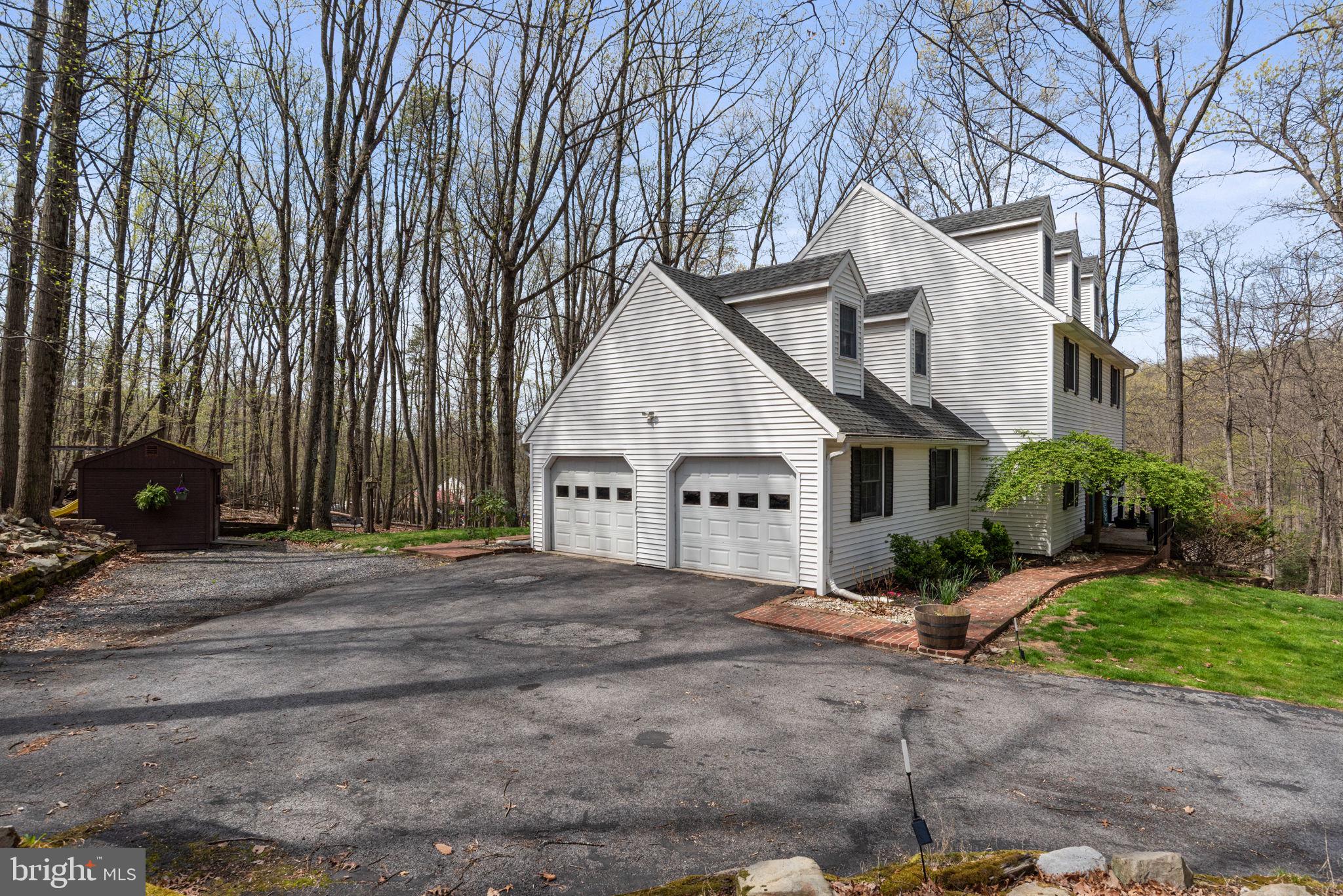 662 Shannon Road Boiling Springs, PA 17007 - Photo 4 of 50