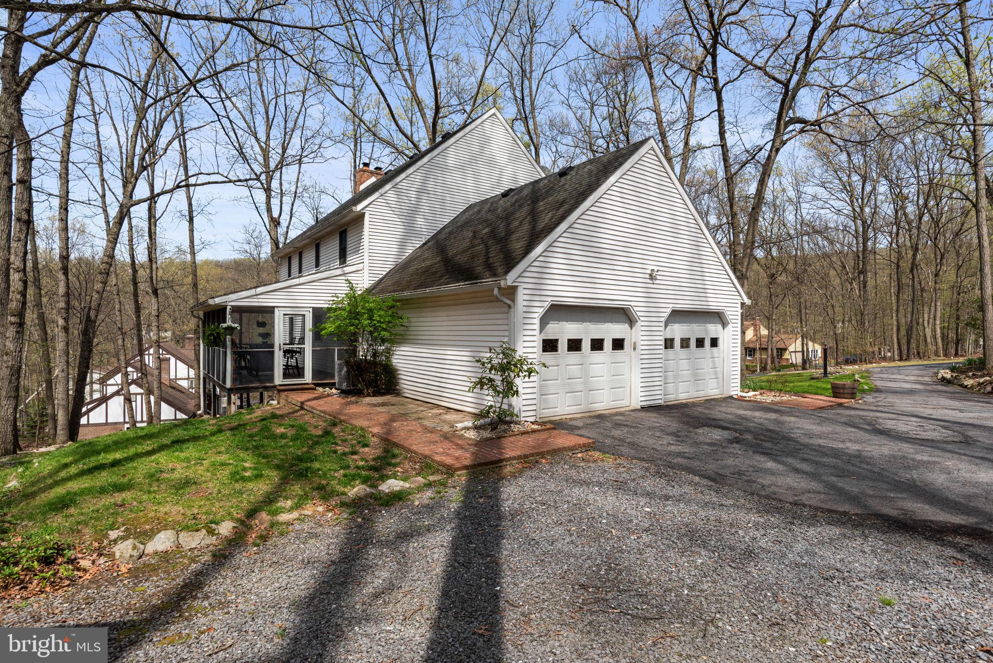 662 Shannon Road Boiling Springs, PA 17007 - Photo 5 of 50