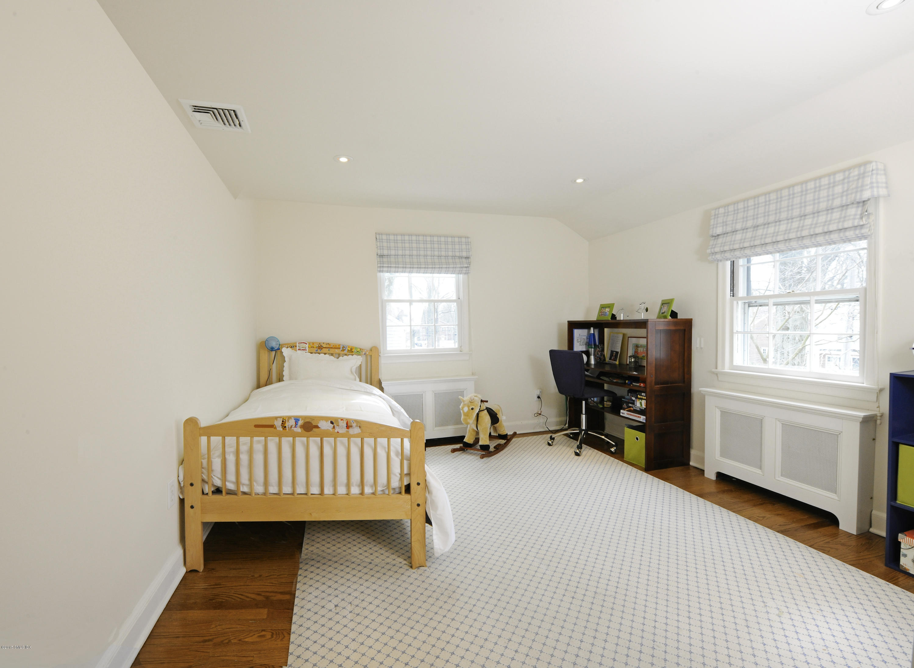 7 Druid Lane Riverside, CT 06878 - Photo 16 of 25 16 Bedroom R.jpg