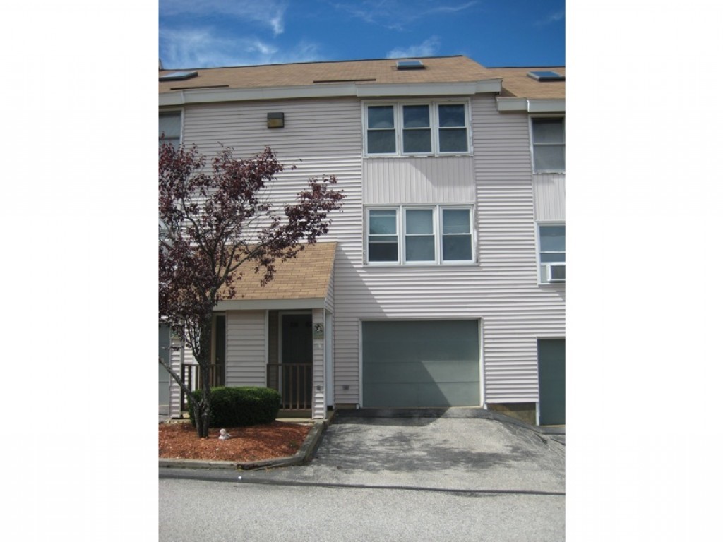 307 Circle Road, Unit 307 Manchester, NH 03103 - Photo 1 of 18