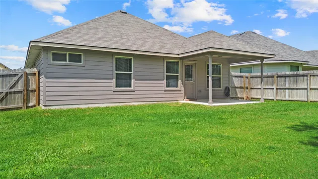 a view of a house with a backyard
