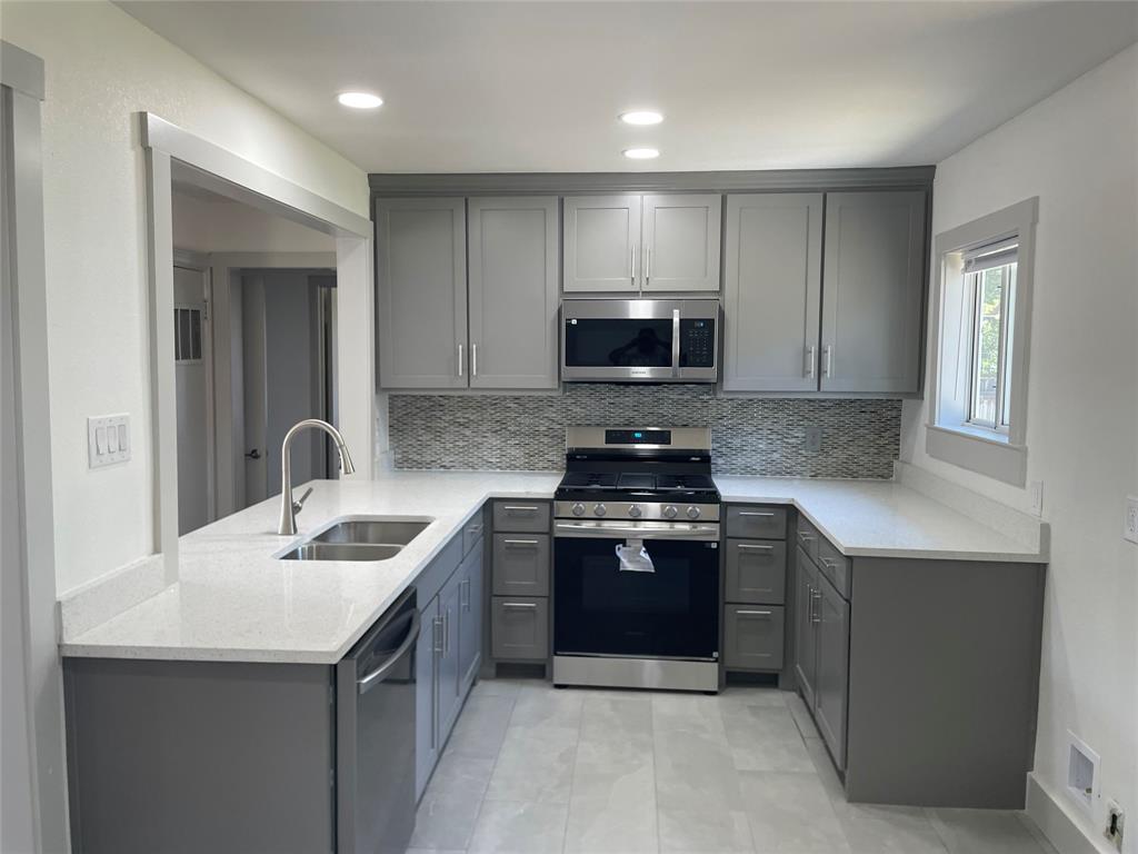 217 Terry Road Hurst, TX 76053 - Photo 4 of 13