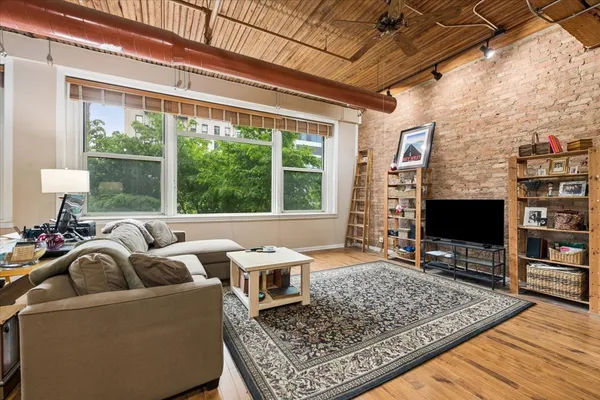 $250,000 | 900 South Wabash Avenue, Unit 206, Chicago, IL 60605