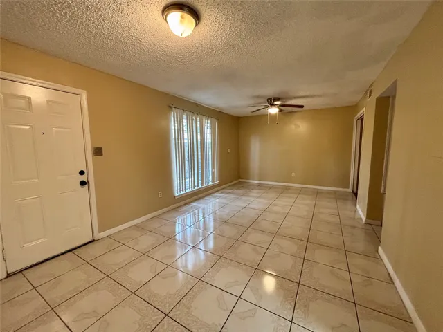 $1,450 | 8712 Wilcrest Drive, Unit 8712, Houston, TX 77099