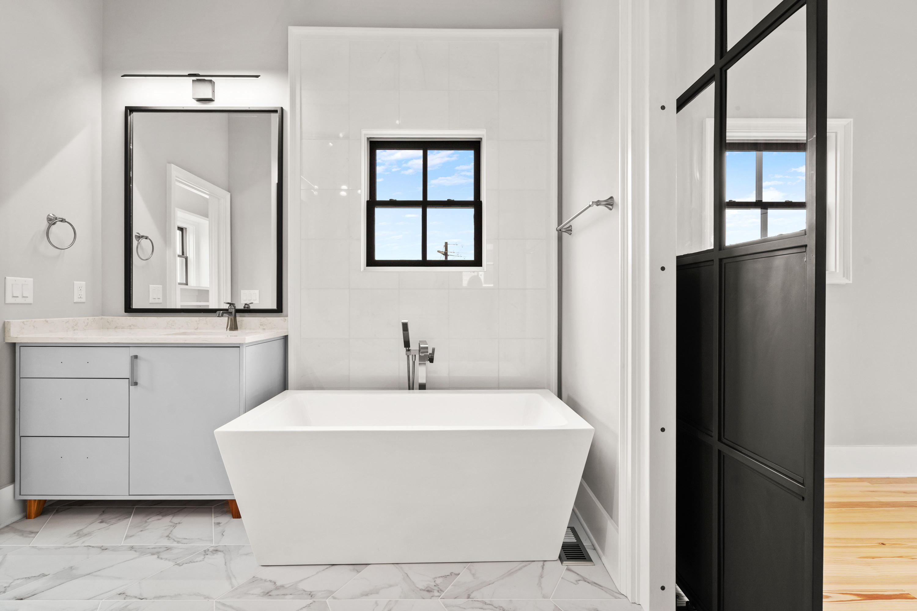 2 Line Street Charleston, SC 29403 - Photo 18 of 41 Soaking Tub with Marble Surround