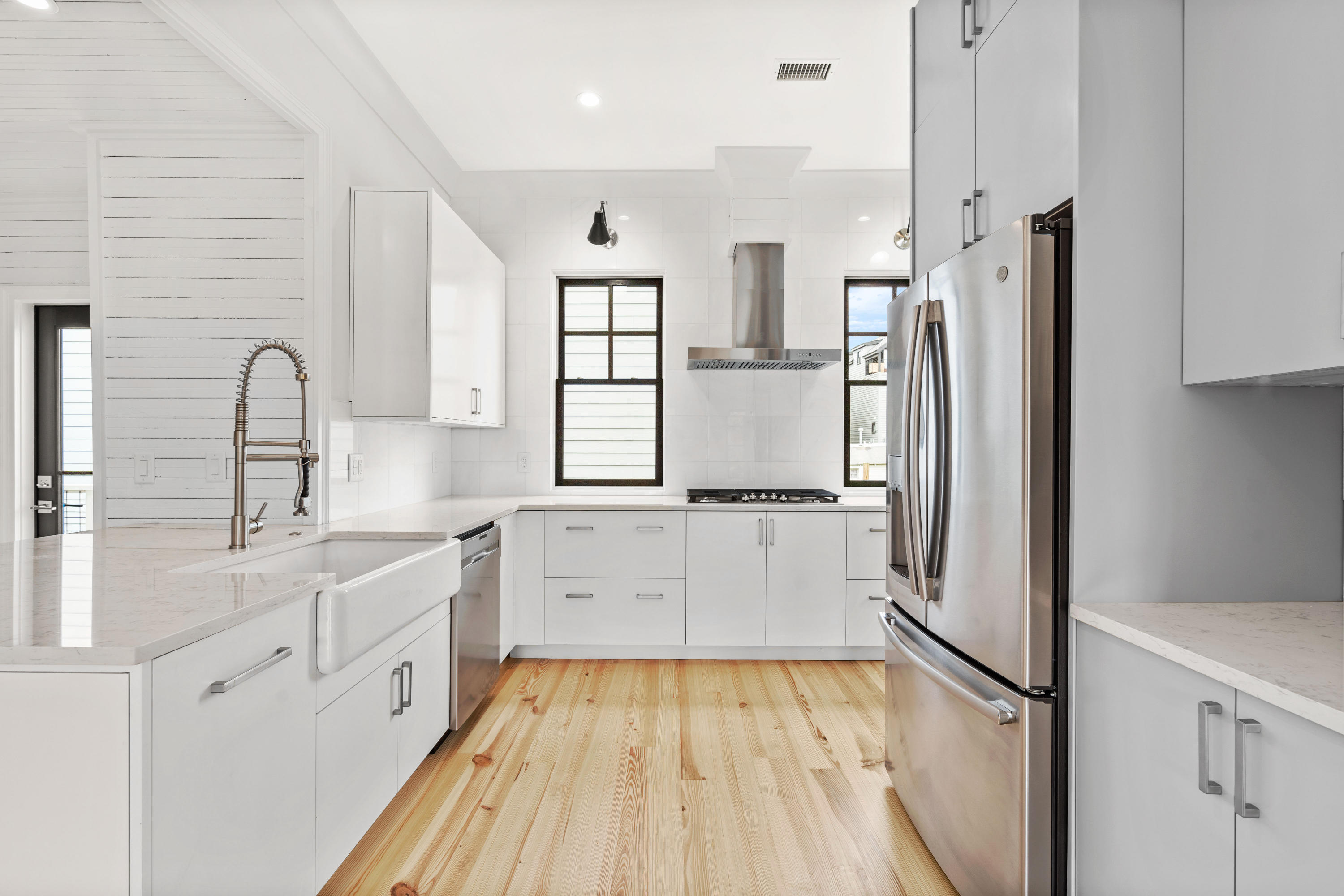 2 Line Street Charleston, SC 29403 - Photo 7 of 41 Nice Kitchen!