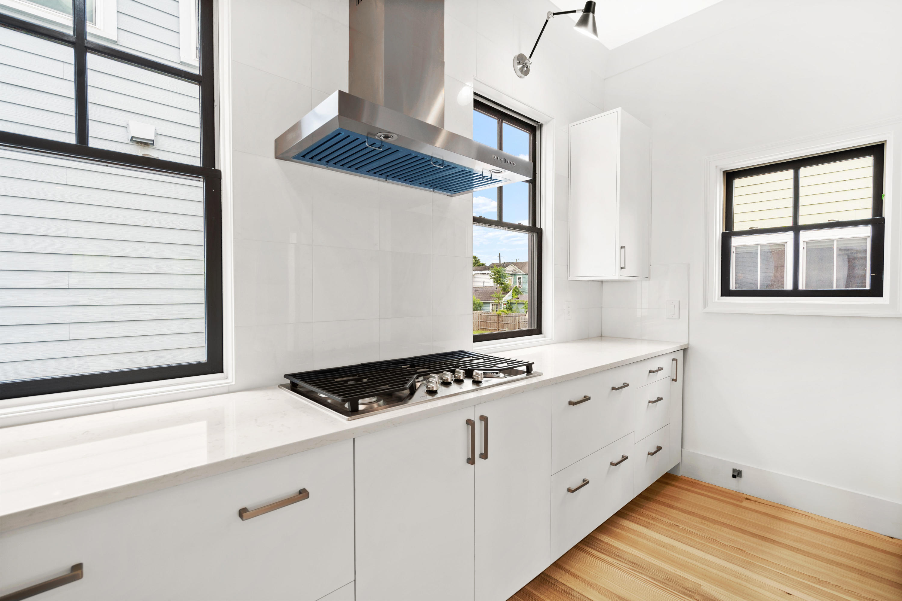 2 Line Street Charleston, SC 29403 - Photo 9 of 41 Nice Gas Cooktop!