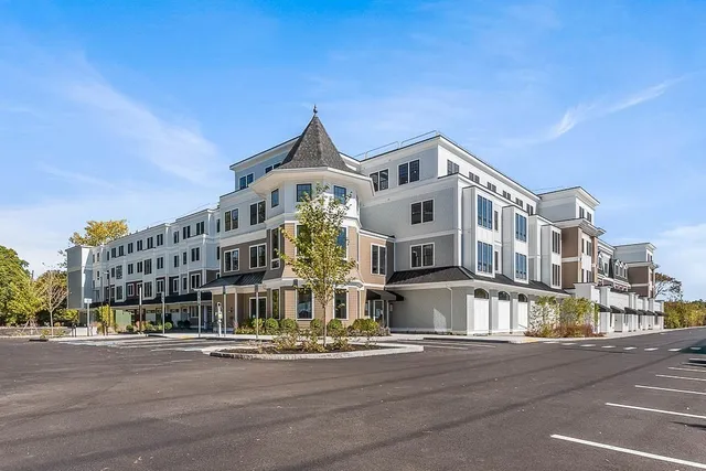 $4,200 | 22 Everett Street, Unit 405, Westwood, MA 02090