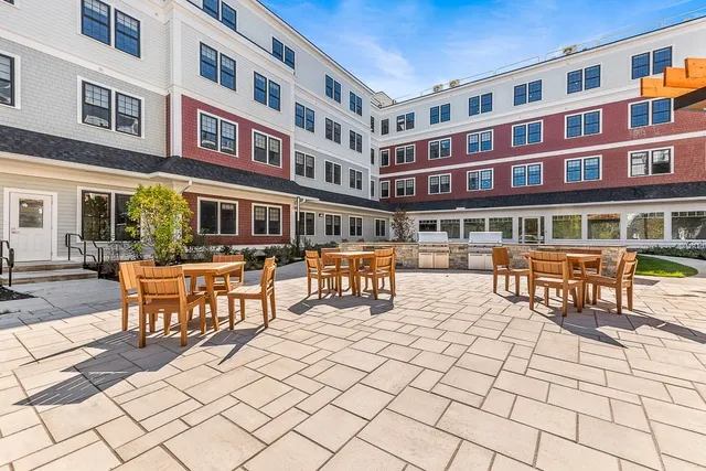 $4,200 | 22 Everett Street, Unit 405, Westwood, MA 02090