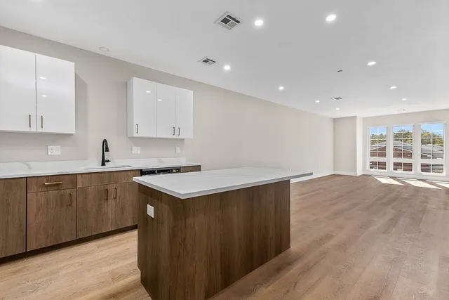 $4,200 | 22 Everett Street, Unit 405, Westwood, MA 02090