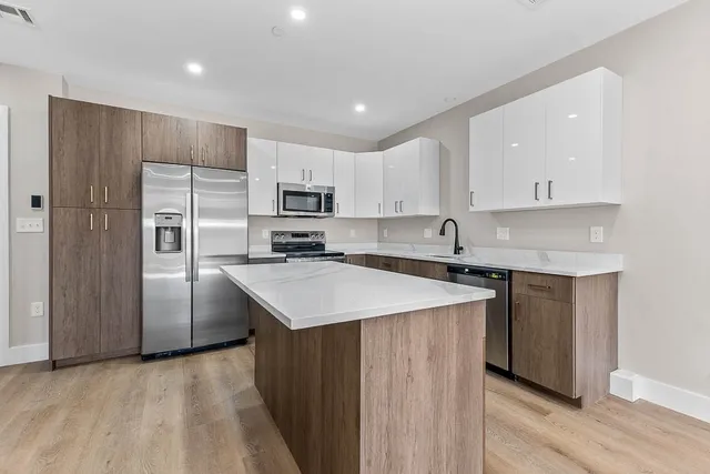 $4,200 | 22 Everett Street, Unit 405, Westwood, MA 02090