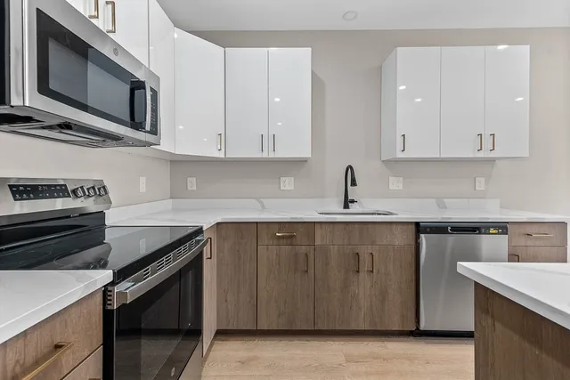 $4,200 | 22 Everett Street, Unit 405, Westwood, MA 02090