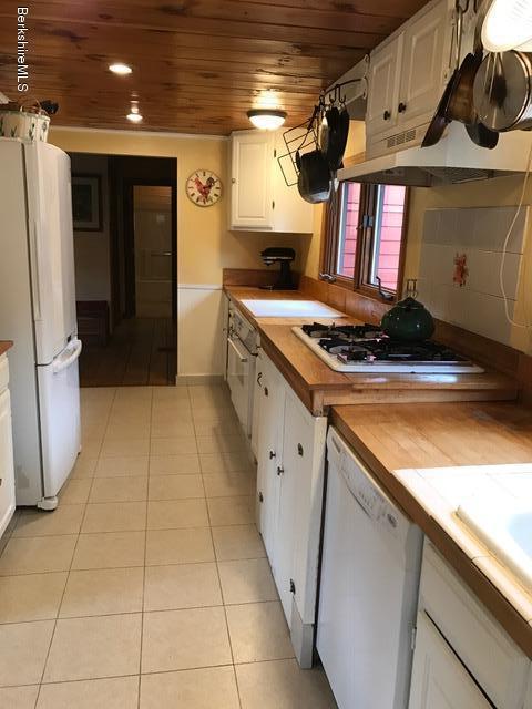 223 Bailey Hill Road Readsboro, VT 05350 - Photo 13 of 42 gas cook top
