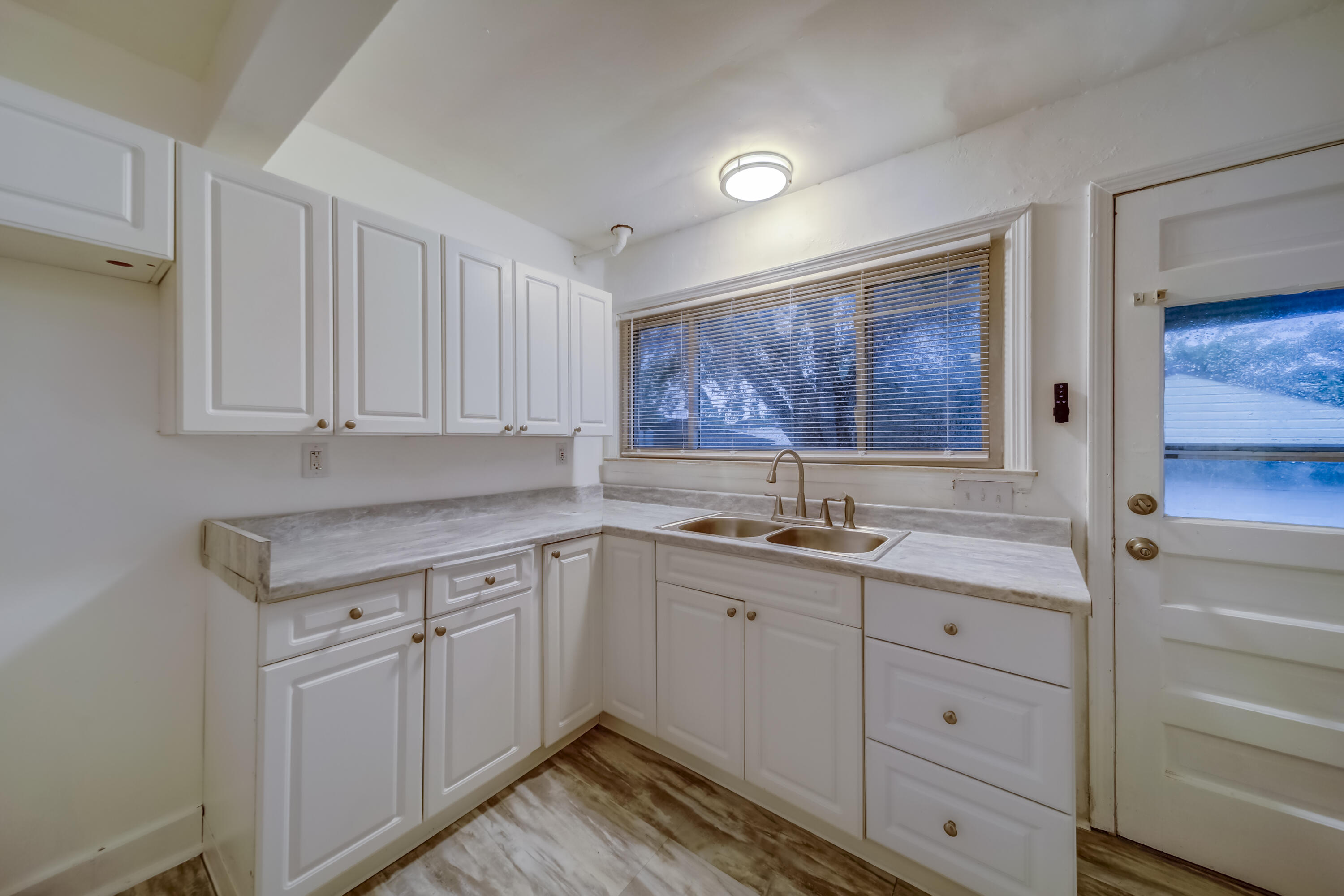 22748 Melrose Avenue Eastpointe, MI 48021 - Photo 2 of 12 22748 Melrose Ave, Eastpointe Kitchen v1