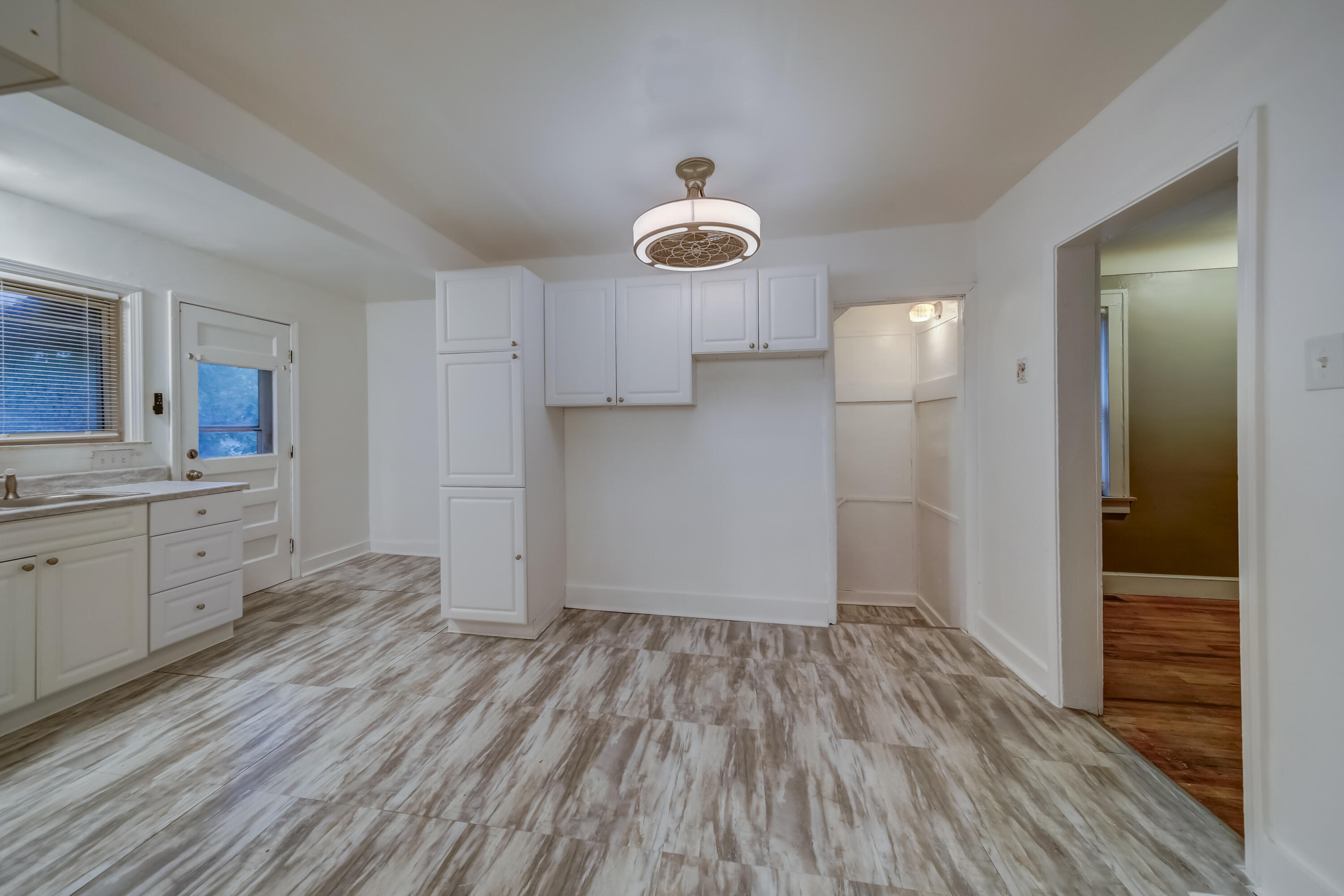 22748 Melrose Avenue Eastpointe, MI 48021 - Photo 3 of 12 22748 Melrose Ave, Eastpointe Dining roo