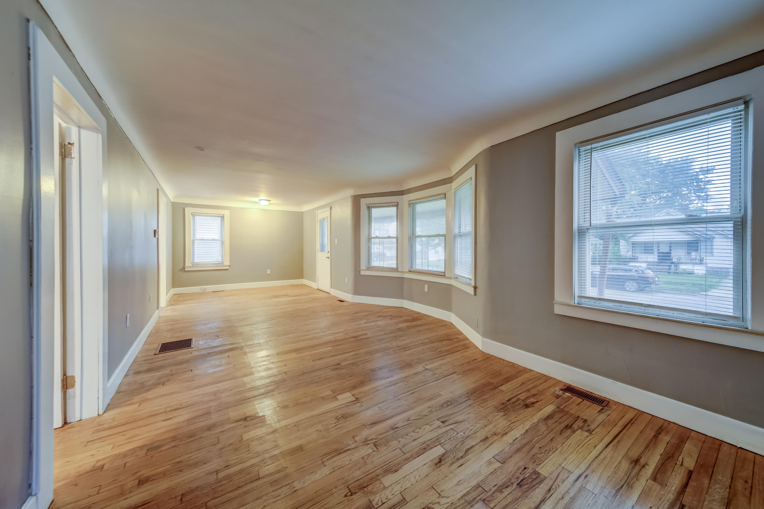 22748 Melrose Avenue Eastpointe, MI 48021 - Photo 6 of 12 22748 Melrose Ave, Eastpointe Living roo