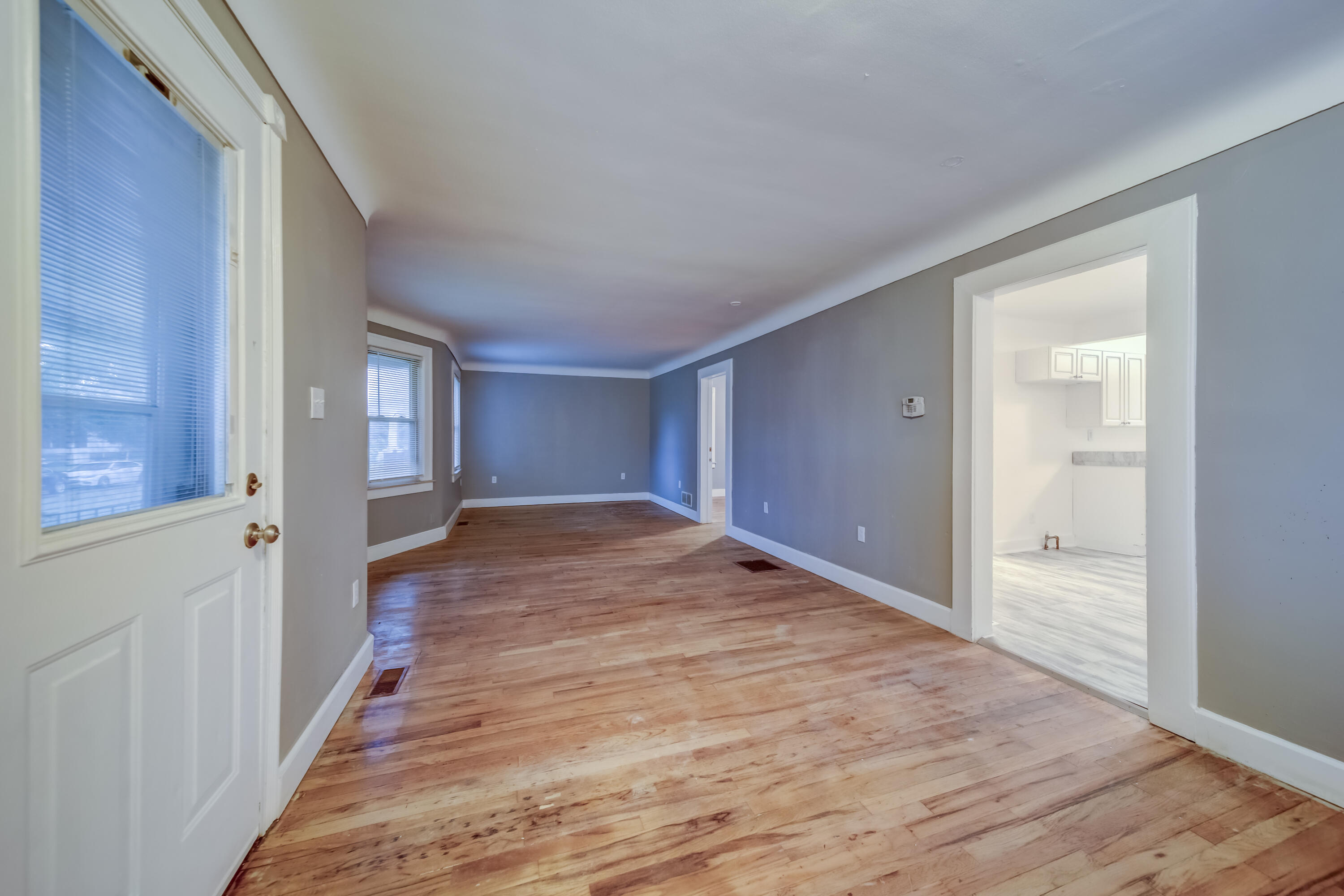 22748 Melrose Avenue Eastpointe, MI 48021 - Photo 7 of 12 22748 Melrose Ave, Eastpointe Living roo