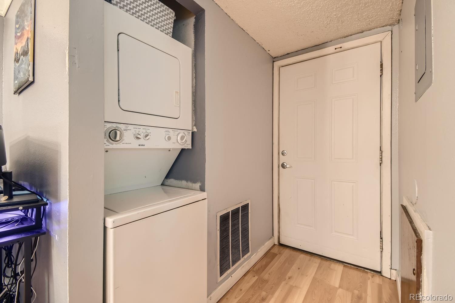 882 South Uravan Court Aurora, CO 80017 - Photo 22 of 33 a utility room with dryer and washer