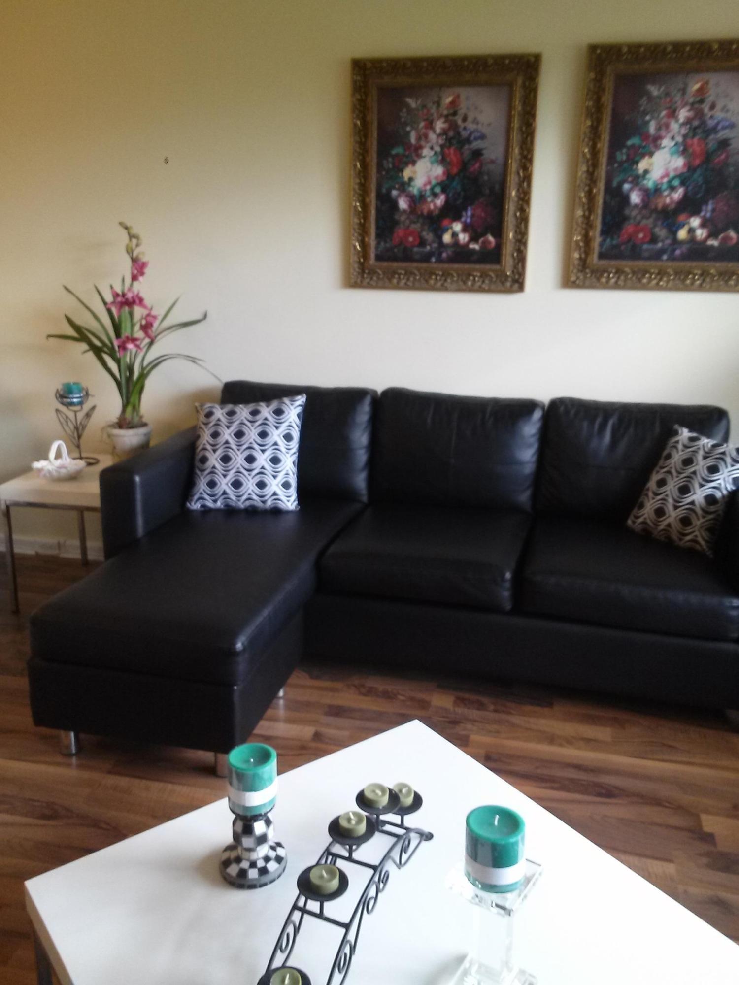 190 Brighton East, Unit E Boca Raton, FL 33434 - Photo 3 of 8 CAM00220--LIVING RM