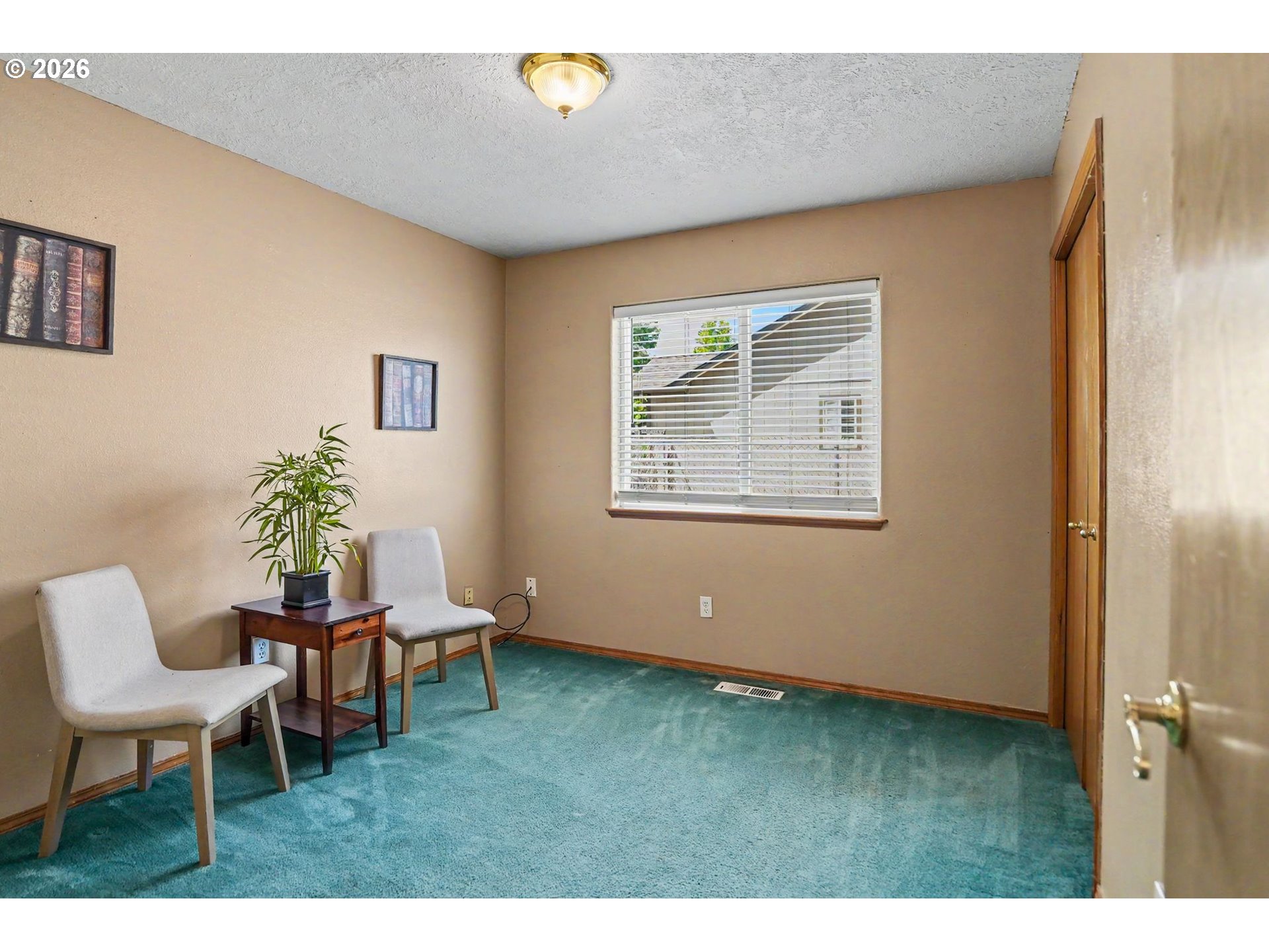 2662 South 12th Street Lebanon, OR 97355 - Photo 20 of 38 a view of a livingroom with chair and table