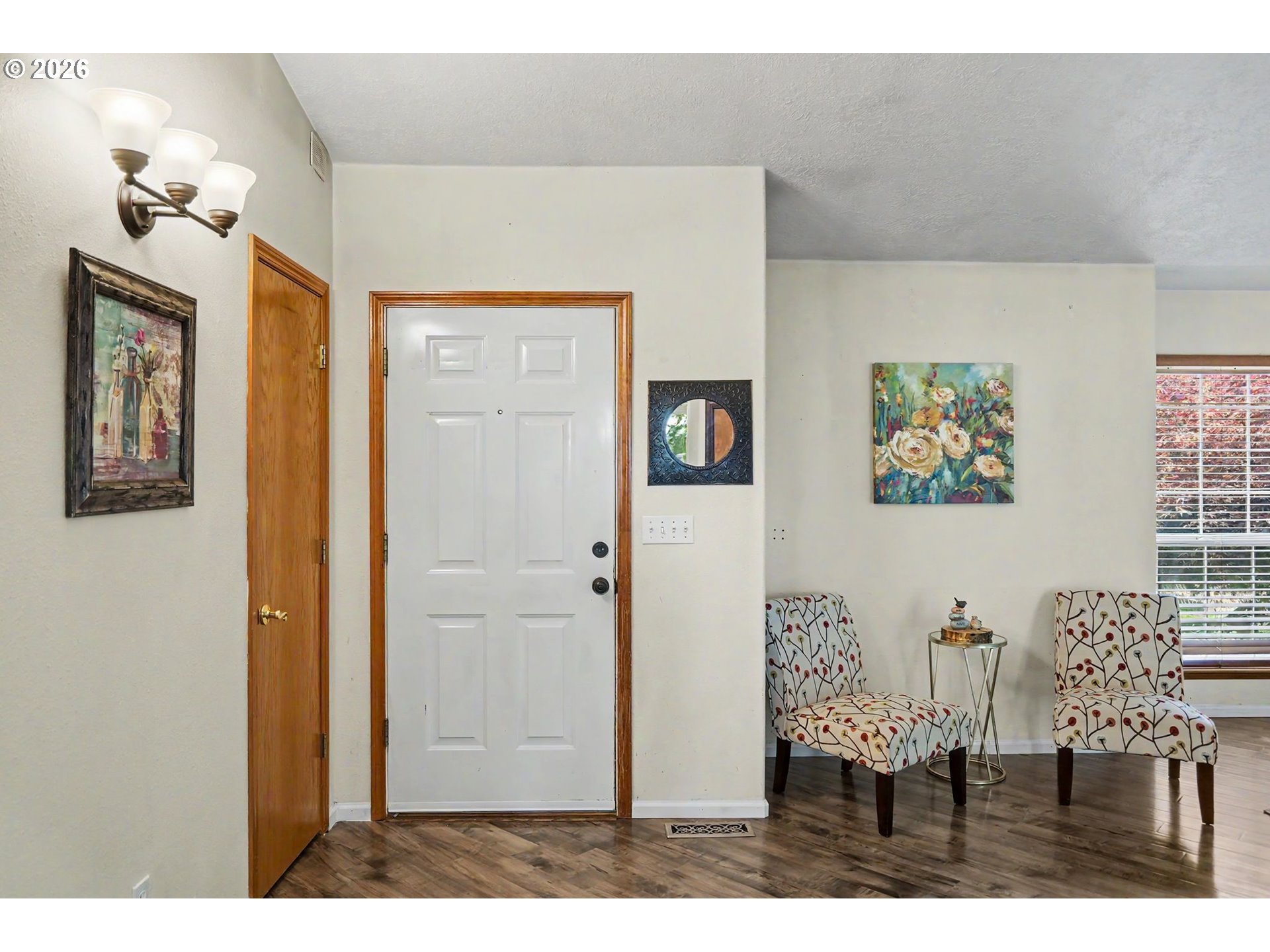 2662 South 12th Street Lebanon, OR 97355 - Photo 6 of 38 a living room with furniture and a table