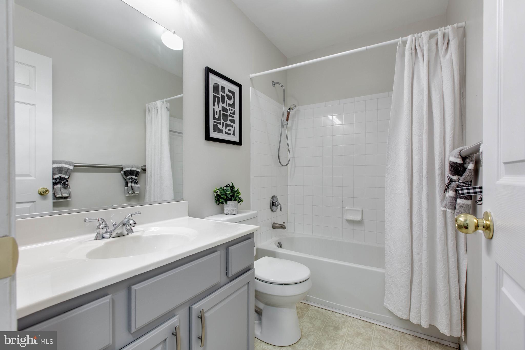 7086 Water Oak Road, Unit 200 Elkridge, MD 21075 - Photo 32 of 47 Bathroom #2
