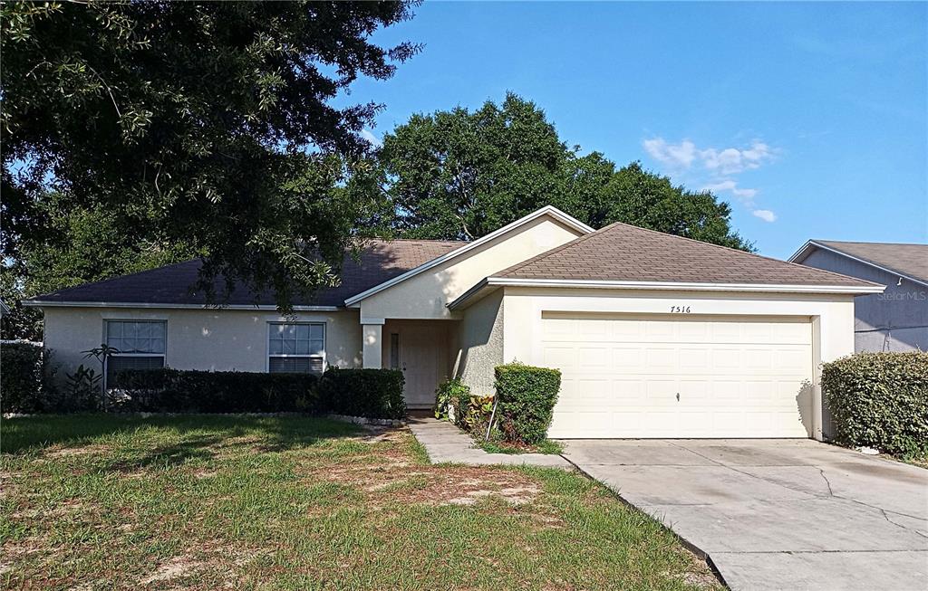 a view of a house with a yard