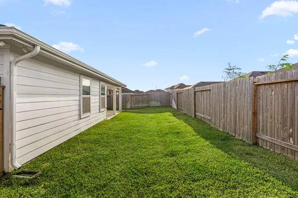 $2,600 | 2732 Misty Elm Lane, Rosenberg, TX 77469