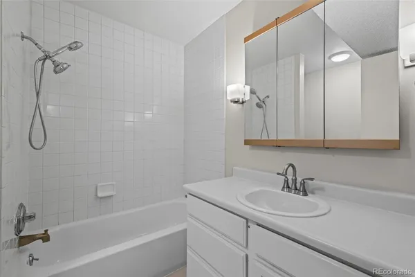 $1,700 | 5300 East Cherry Creek S Drive, Unit 323, Denver, CO 80246