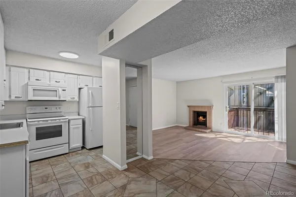 $1,700 | 5300 East Cherry Creek S Drive, Unit 323, Denver, CO 80246
