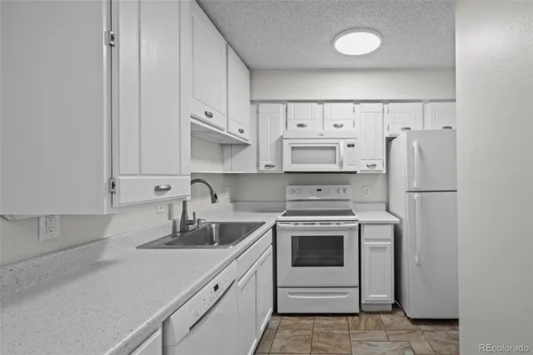 $1,700 | 5300 East Cherry Creek S Drive, Unit 323, Denver, CO 80246