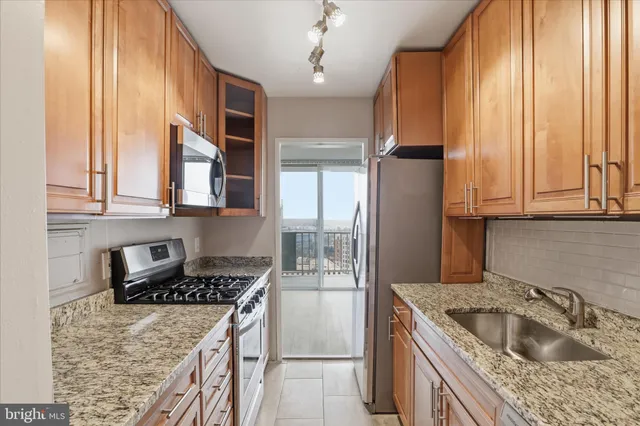 $3,100 | 301 North Beauregard Street, Unit 1404, Alexandria, VA 22312