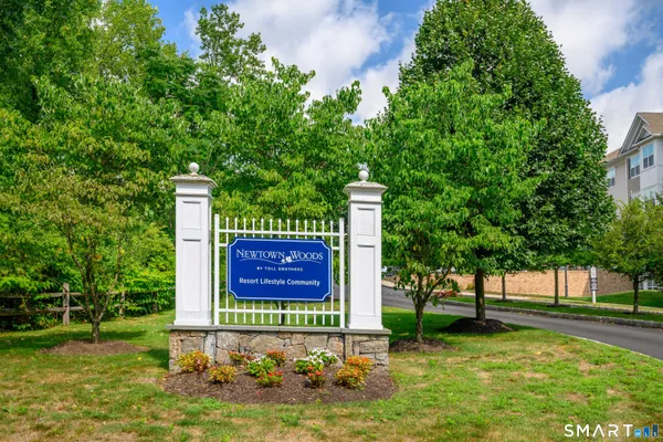 $585,000 | 832 Brookside Court, Unit 832, Newtown, CT 06470