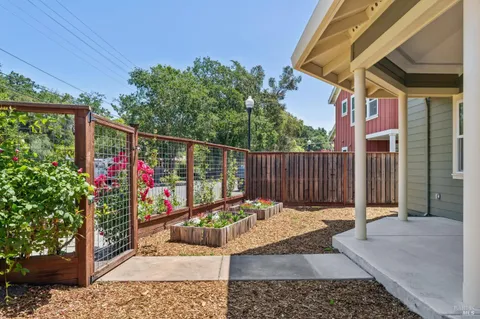$825,000 | 117 Grayson Way, Healdsburg, CA 95448