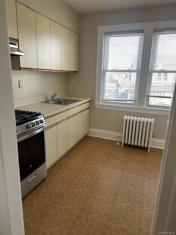 $2,500 | 7 Starks Place, Unit 2, Lynbrook, NY 11563