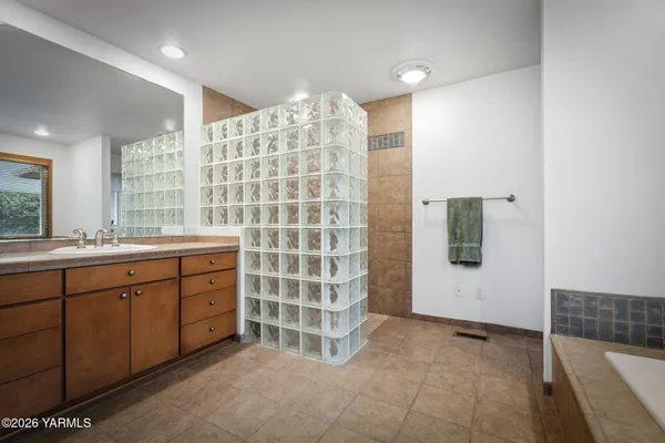 $595,000 | 101 North 48th Avenue, Unit 19, Yakima, WA 98908