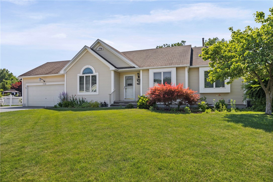 750 Close Circle Webster, NY 14580 - Photo 3 of 50