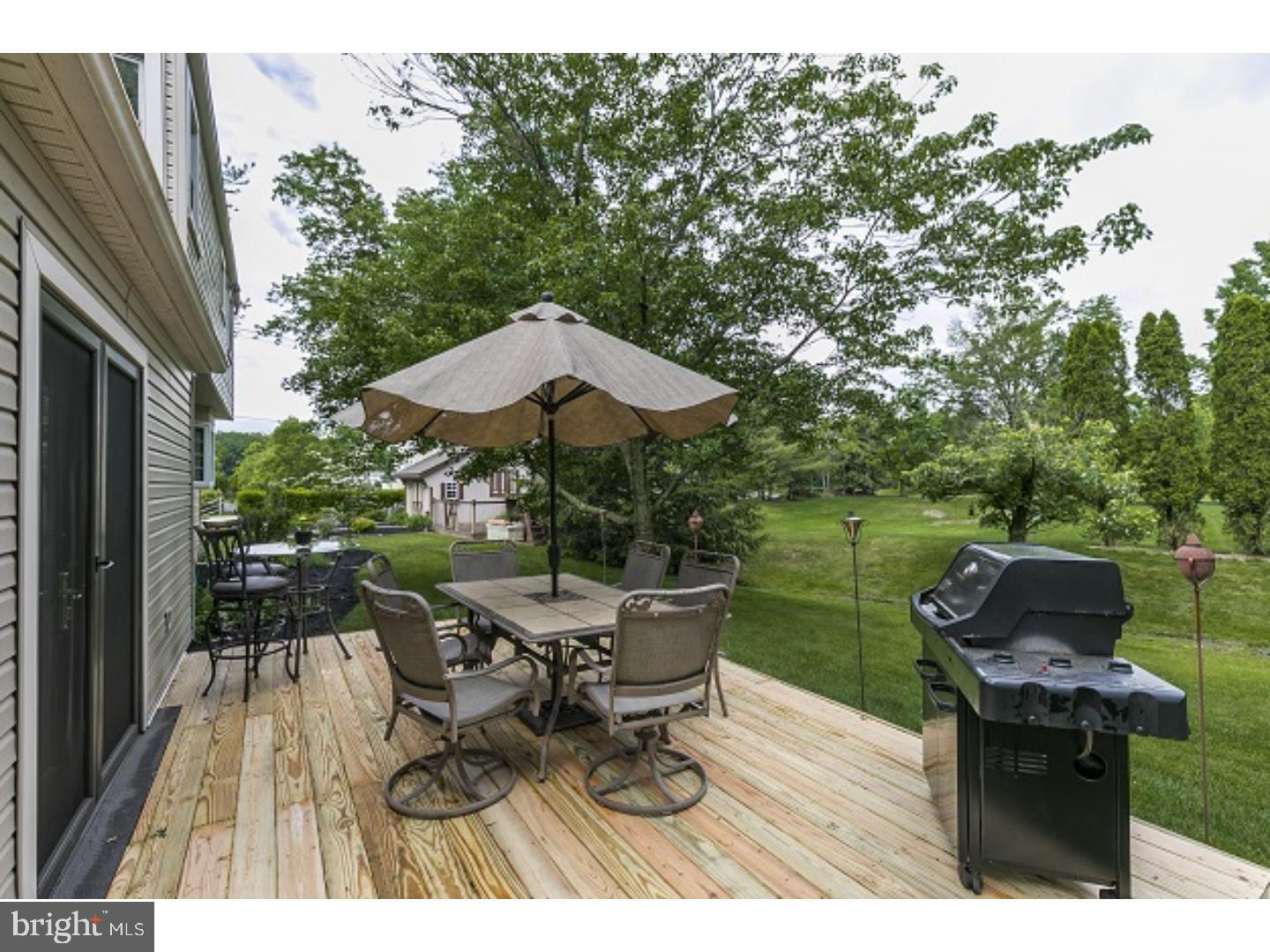 2202 Hedgewood Road Hatfield, PA 19440 - Photo 21 of 24 Deck