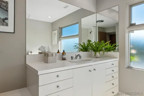 $6,595,000 | 7846 Esterel Drive, La Jolla, CA 92037