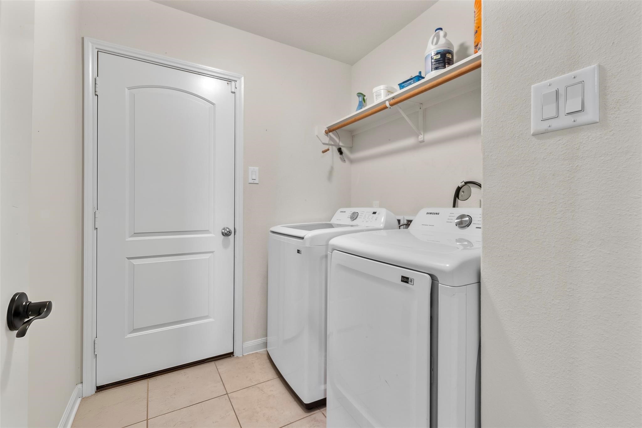 22907 Gentle Shadow Drive Hockley, TX 77447 - Photo 21 of 27 a utility room with washing machine