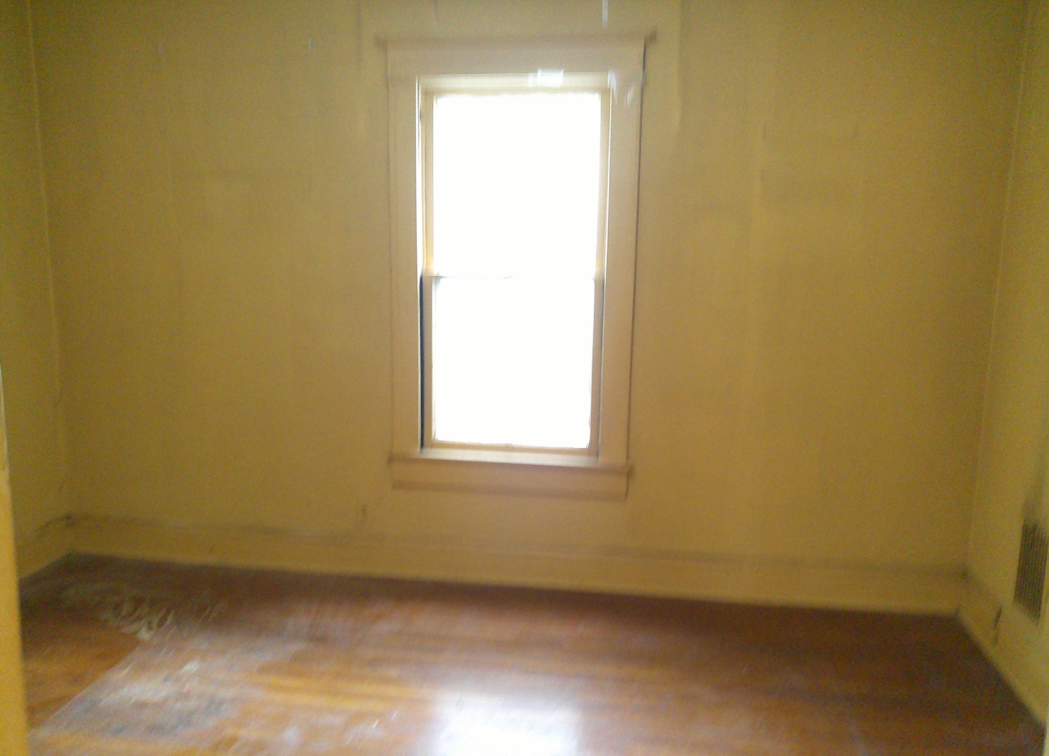 958 West William Street Decatur, IL 62522 - Photo 11 of 20 an empty room with a window