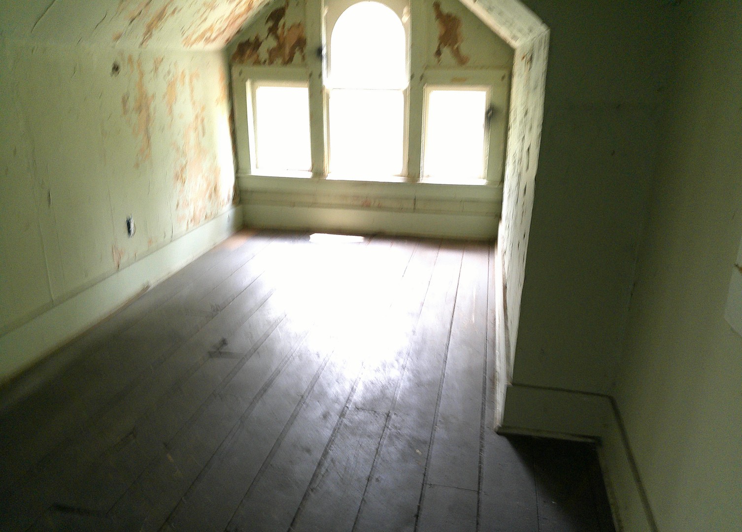 958 West William Street Decatur, IL 62522 - Photo 16 of 20 a view of entryway