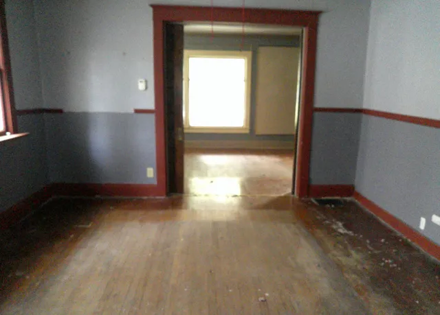 a view of empty room with window