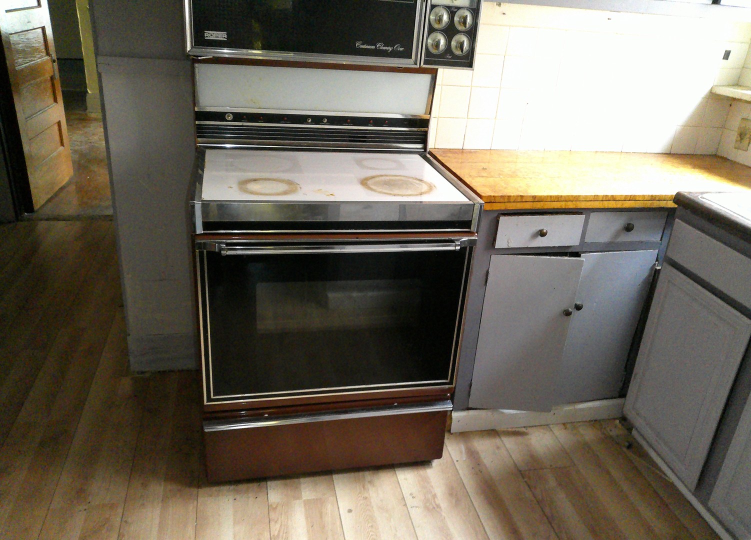 958 West William Street Decatur, IL 62522 - Photo 6 of 20 a stove top oven sitting inside of a kitchen