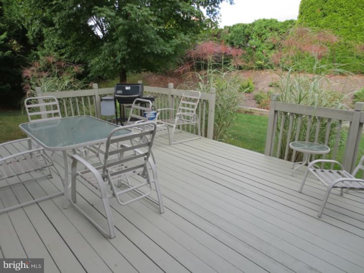 30 Flint Ridge Drive Reading, PA 19607 - Photo 22 of 25 Deck
