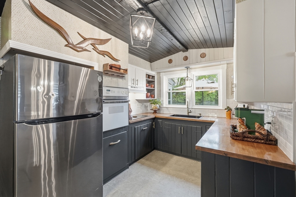 26 Fales Street Worcester, MA 01606 - Photo 8 of 42