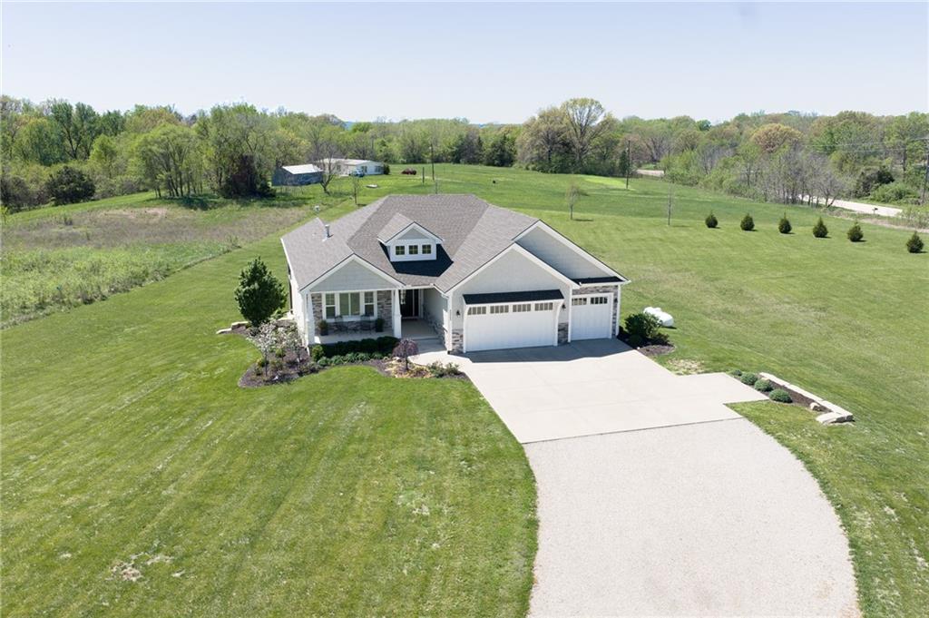 25865 Primrose Lane Lawrence, KS 66044 - Photo 2 of 37